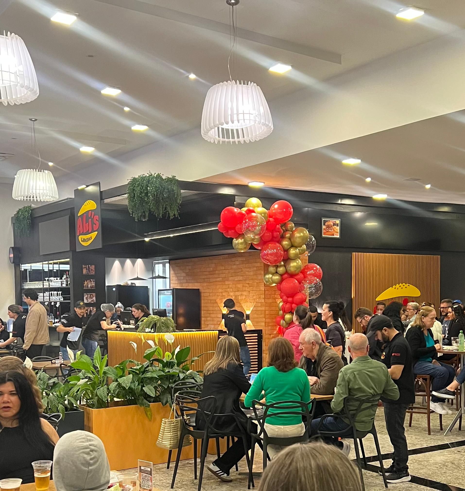 Alis Lanches inaugura nova unidade no River Mall